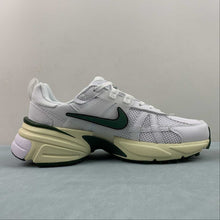 Cargar imagen en el visor de la galería, Nike V2k Run White Photon Dust Fir Platinum Tint FD0736-101