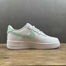 Cargar imagen en el visor de la galería, Air Force 1 07 Low White Light Green CT3839-105