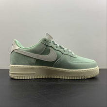 Cargar imagen en el visor de la galería, Air Force 1 07 Low LV8 Enamel Green Alpha Orange Sail DO9801-300