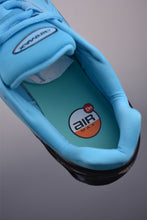 Cargar imagen en el visor de la galería, Air Max Dn8 Blue and Black Gradient FQ7860-047