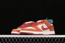 Cargar imagen en el visor de la galería, SB Dunk Low Pro Dark Russet Cedar White Summit BQ6817-202