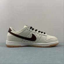 Cargar imagen en el visor de la galería, SB Dunk Low LV Rice White Brown Gold XD6188-010