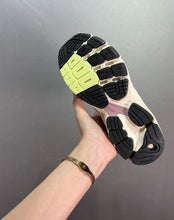 Cargar imagen en el visor de la galería, Adidas Astir Wonder White Bliss Halo Green GZ4333