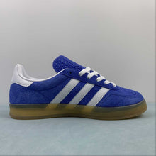 Cargar imagen en el visor de la galería, Adidas Gazelle Indoor Scarlet Blue Fusion Cloud White Gold Metallic HQ8717