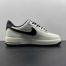 Cargar imagen en el visor de la galería, Air Force 1 07 Low NYC Cream White Black Red LG4596-336
