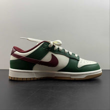 Cargar imagen en el visor de la galería, SB Dunk Low Gorge Green Team Red Gum Medium Brown FB7160-161