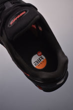 Cargar imagen en el visor de la galería, Air Max Dn8 Black Red FQ7860-029