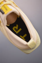 Cargar imagen en el visor de la galería, Nike Reactx Pegasus Trail 5 GTX Next Nature Alabaster Saturn Gold FQ0908-700