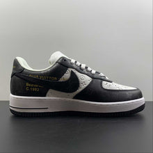 Cargar imagen en el visor de la galería, LV x Air Force 1 07 Low Black White Monogram LV3369-100