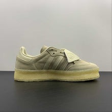 Cargar imagen en el visor de la galería, Adidas Samba Kith Clarks 8th Street Savannah ID7298