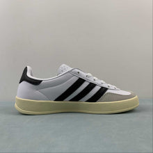 Cargar imagen en el visor de la galería, Adidas Gazelle Indoor White Black FV1242