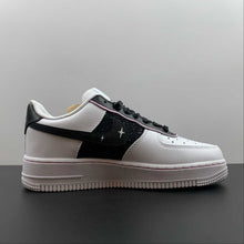 Cargar imagen en el visor de la galería, Air Force 1 07 Low Ufo Star White Black White Pink DD8959-100