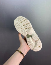 Cargar imagen en el visor de la galería, Adidas Astir Orbit Green Wonder White Gold Metallic GX8548