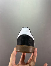 Cargar imagen en el visor de la galería, Adidas Samba Vegan Black White Brown-Gum B75807