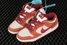 Cargar imagen en el visor de la galería, SB Dunk Low Pro Dark Russet Cedar White Summit BQ6817-202