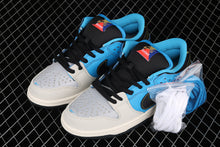 Cargar imagen en el visor de la galería, Instant Skateboards x SB Dunk Low Blue Hero Pale Ivory Black CZ5128-400