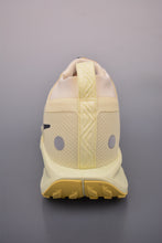 Cargar imagen en el visor de la galería, Nike Reactx Pegasus Trail 5 GTX Next Nature Alabaster Saturn Gold FQ0908-700