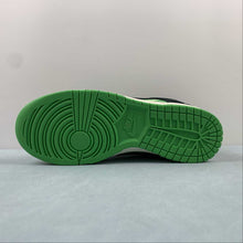 Cargar imagen en el visor de la galería, The Powerpuff Girls x SB Dunk Low Black Green White GP5532-062