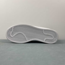 Cargar imagen en el visor de la galería, Adidas Superstar XLG Cloud White Core Black Gold Metallic IF9995