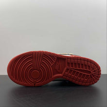 Cargar imagen en el visor de la galería, SB Dunk Low Chicago Bulls Deconstructed DD3363-100