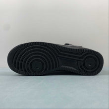Cargar imagen en el visor de la galería, Air Force 1 07 Mid Black White HK5622-955
