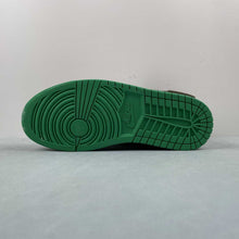 Cargar imagen en el visor de la galería, Air Jordan 1 Low Black Black Lucky Green White 553558-065