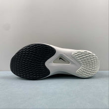 Cargar imagen en el visor de la galería, Zoom Fly 5 Black Sail Gold DM8968-002