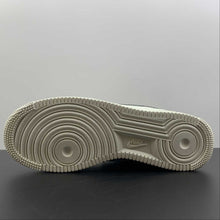 Cargar imagen en el visor de la galería, Air Force 1 07 Low Off White Black Gold MN5696-809