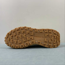 Cargar imagen en el visor de la galería, Adidas Retropy E5 W.R.P Beige Green Gum HP2193