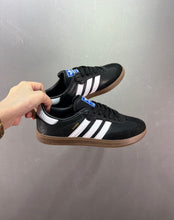 Cargar imagen en el visor de la galería, Adidas Samba Vegan Black White Brown-Gum B75807