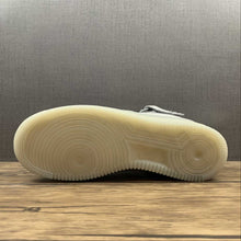 Cargar imagen en el visor de la galería, Air Force 1 07 Mid x Reigning Champ Gray GB1119-198