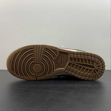 Cargar imagen en el visor de la galería, SB Dunk Low Gorge Green Team Red Gum Medium Brown FB7160-161