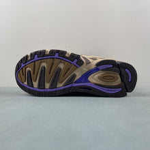 Cargar imagen en el visor de la galería, Adidas Response CL x Bad Bunny Step Fine Ecru ID0780