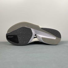 Cargar imagen en el visor de la galería, Adizero Boston 13 Cloud White Core Black Dash Grey JS4939