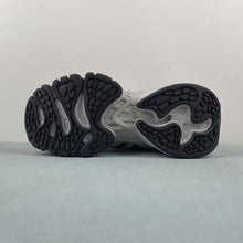 Cargar imagen en el visor de la galería, Adidas XLG Runner Deluxe Silver Red JP5762