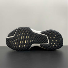 Cargar imagen en el visor de la galería, ZoomX Invincible Run FK 3 Black White DR2615-001