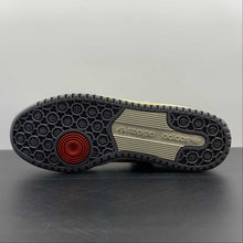 Cargar imagen en el visor de la galería, Adidas Forum 84 Low AEC White Red White HR0557