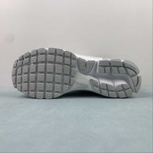 Cargar imagen en el visor de la galería, Zoom Vomero 5 Summit White University Blue Photon Dust FB9149-100