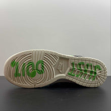 Cargar imagen en el visor de la galería, SB Dunk Low Disrupt 2 White Green Red Black DV1491-101