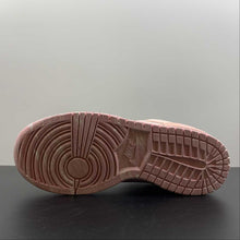 Cargar imagen en el visor de la galería, SB Dunk Low Disrupt 2 Pink DH4402-100