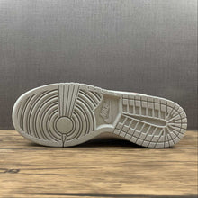 Cargar imagen en el visor de la galería, SB Dunk Low Move To Zero Pale Coral White DD1873-100