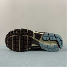 Cargar imagen en el visor de la galería, Zoom Vomero 5 Earth Fossil Light Iron Ore FD9920-022