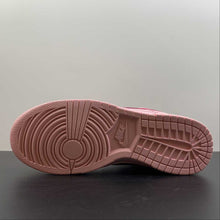 Cargar imagen en el visor de la galería, SB Dunk Low PS Triple Pink DH9756-600