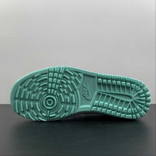 Cargar imagen en el visor de la galería, Air Jordan 1 Low OG Mint Green DD9315-114