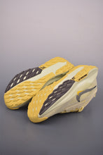 Cargar imagen en el visor de la galería, Nike Reactx Pegasus Trail 5 GTX Next Nature Alabaster Saturn Gold FQ0908-700