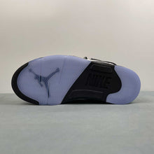 Cargar imagen en el visor de la galería, Air Jordan 5 Retro OG Black Metallic Reimagined HF3975-001