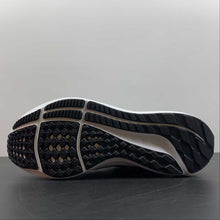Cargar imagen en el visor de la galería, Air Zoom Pegasus 39 Black White Fog Grey Particulate Grey DQ7824-100