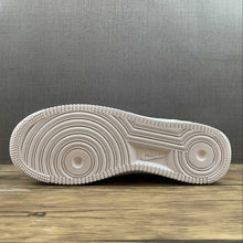 Cargar imagen en el visor de la galería, Air Force 1 Low EMB White Malachite Pearl White DM0109-100