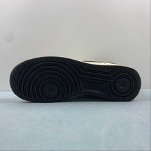 Cargar imagen en el visor de la galería, Air Force 1 07 Low Cream Black Metallic Gold DQ7658-108