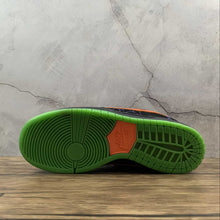 Cargar imagen en el visor de la galería, SB Dunk Low Pro Night Of Mischief Court Purple Volt Black Total Orange BQ6817-006